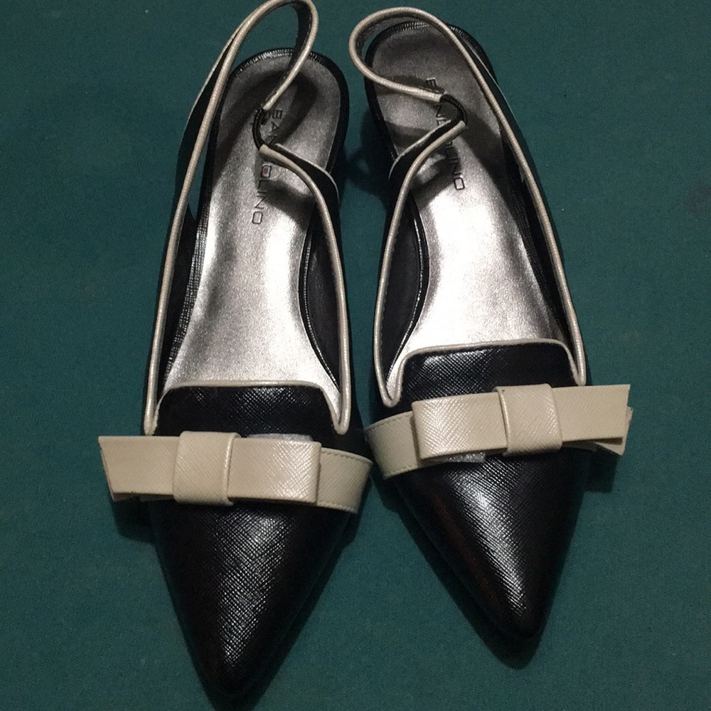 Pointy toed open backed Bandolino flats.